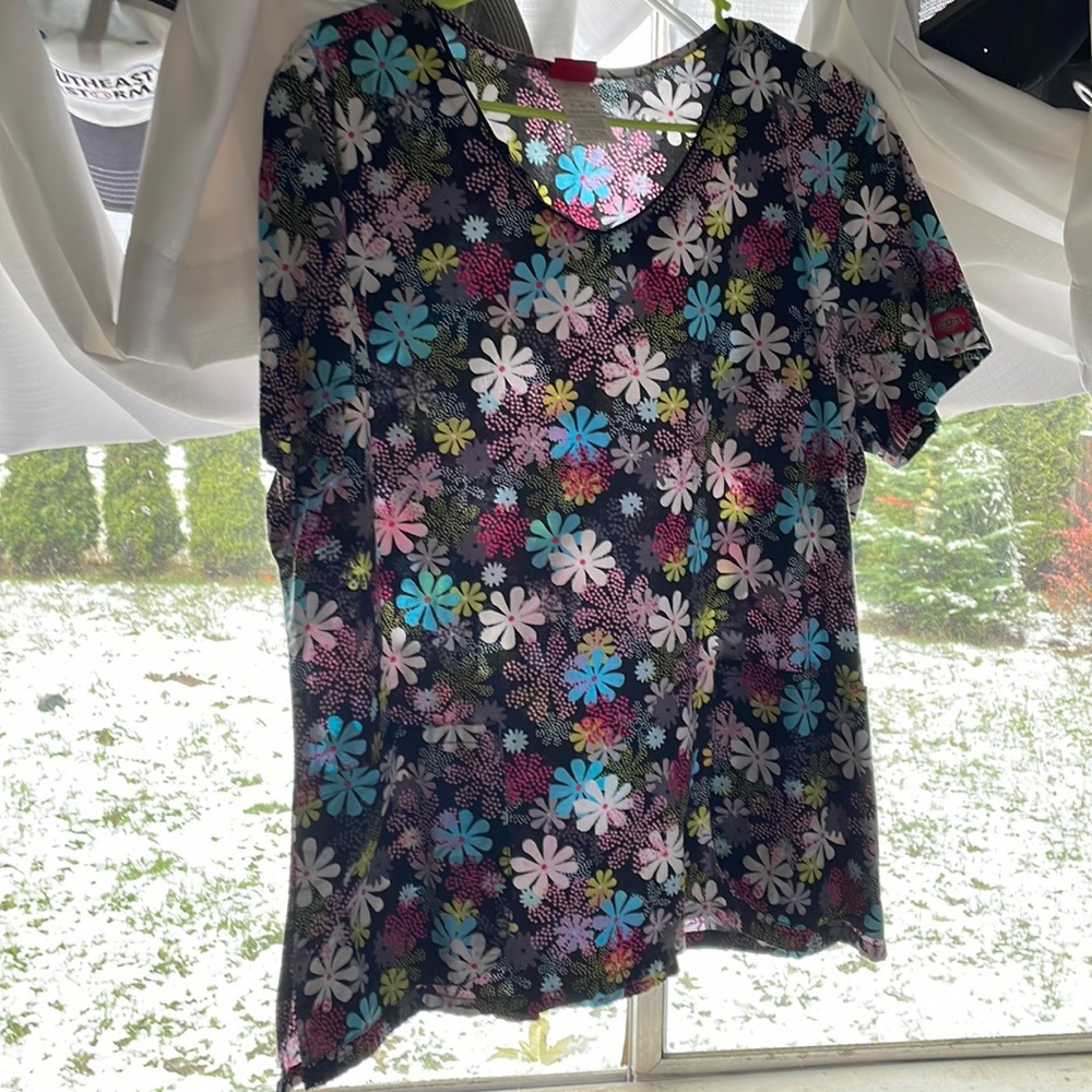 Women’s scrub top